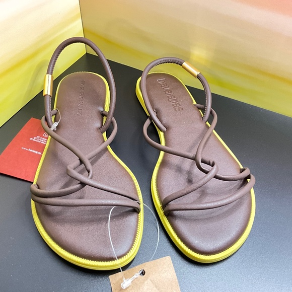 Havaianas Shoes - Havaianas Una Manga in Dark Brown Colorway. NWT. US Women’s 8/Men’s 6.5/EUR 39